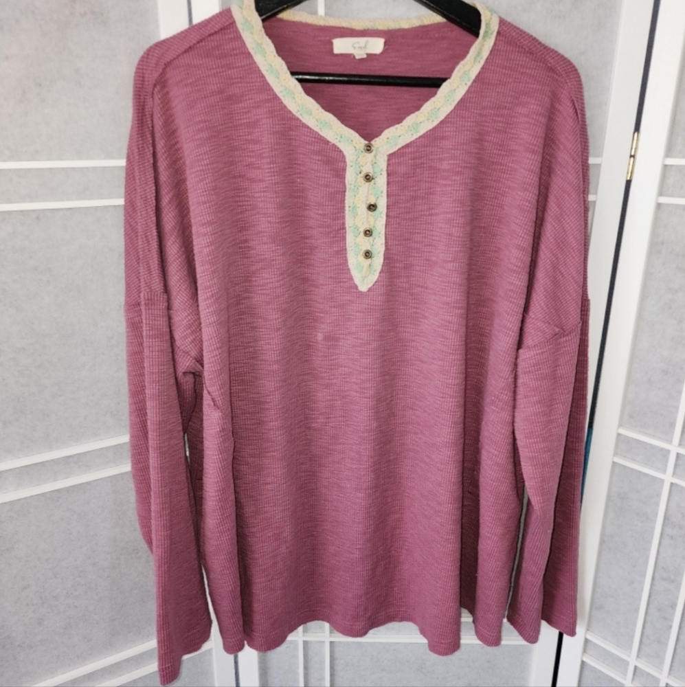 Easel long sleeve top size Large